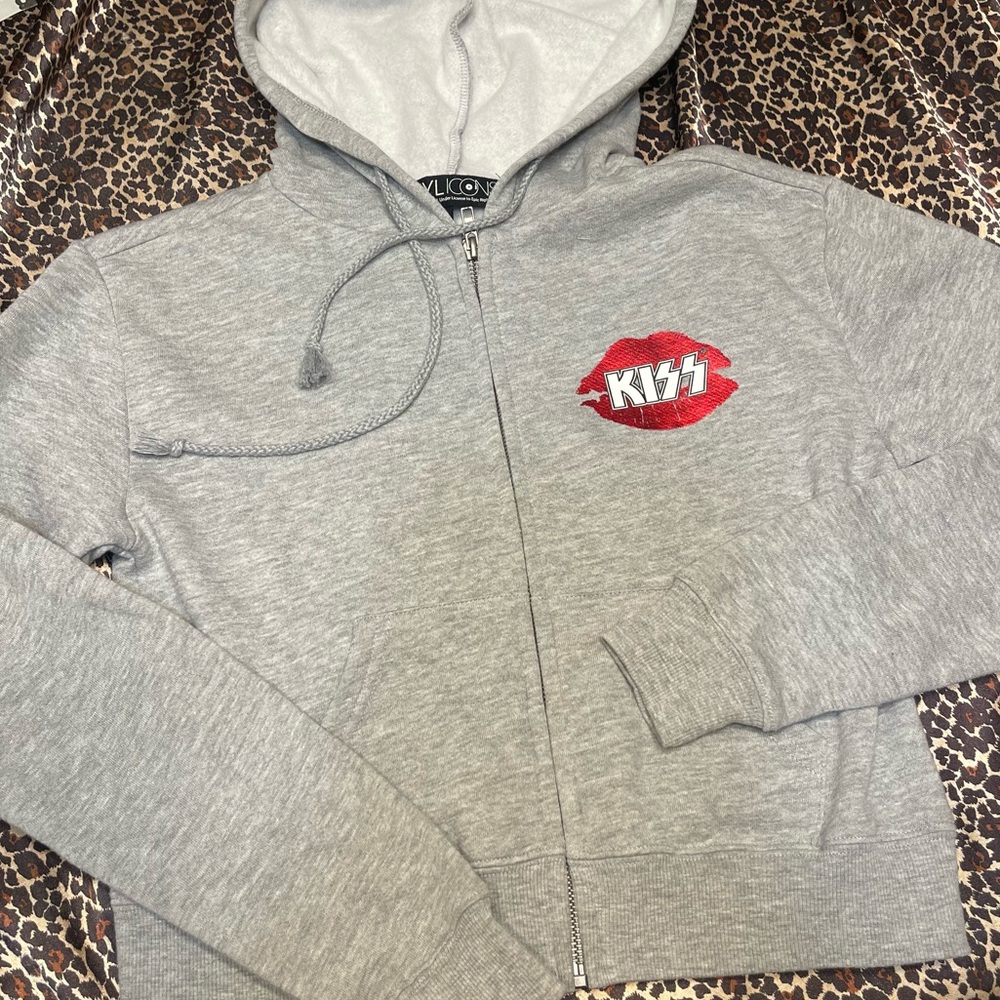 Vinyl Icons Kiss Cropped Zip Up Jacket